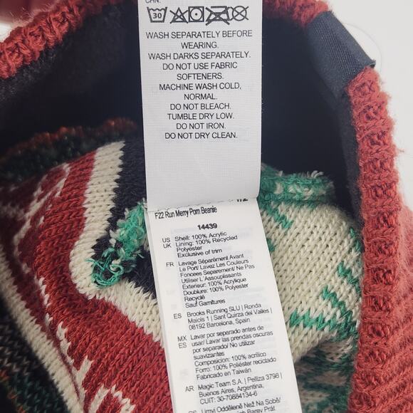 Brooks Running F22 Run Merry Pom Beani Heat Unisex Snowman Holiday Christmas - Picture 5 of 6